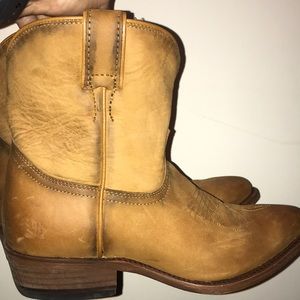 Frye leather boots size 8 worn once